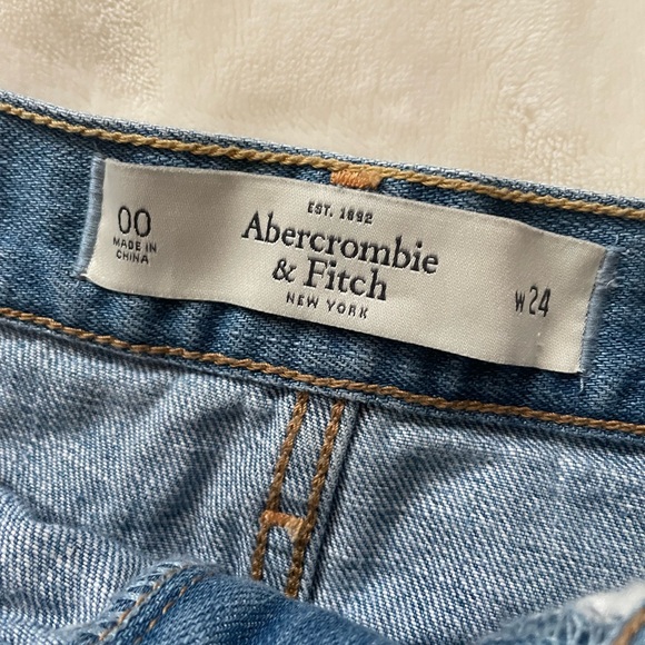 Abercrombie & Fitch shorts - Picture 2 of 6